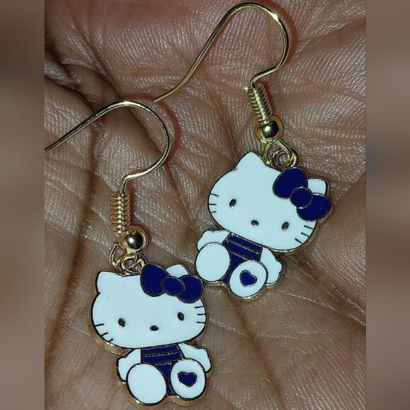 Whimsical character kitty dangle earrings for girls and women - Picture 5 of 7